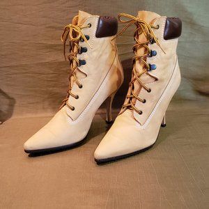 Manolo Blahnik Timberlands Oklamod J Lo 37.5